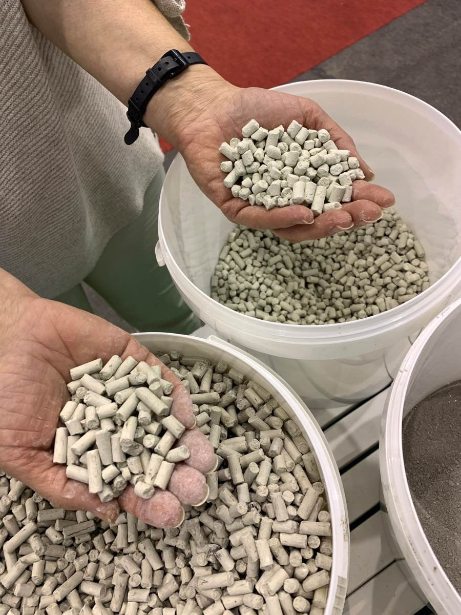 Gartenpflege Tipps zum Verbessern des Bodens: Vermiculit und Zeolith Pellets sind ein veganer natürlicher Wasserspeicher bei STEINKRAFT zu kaufen