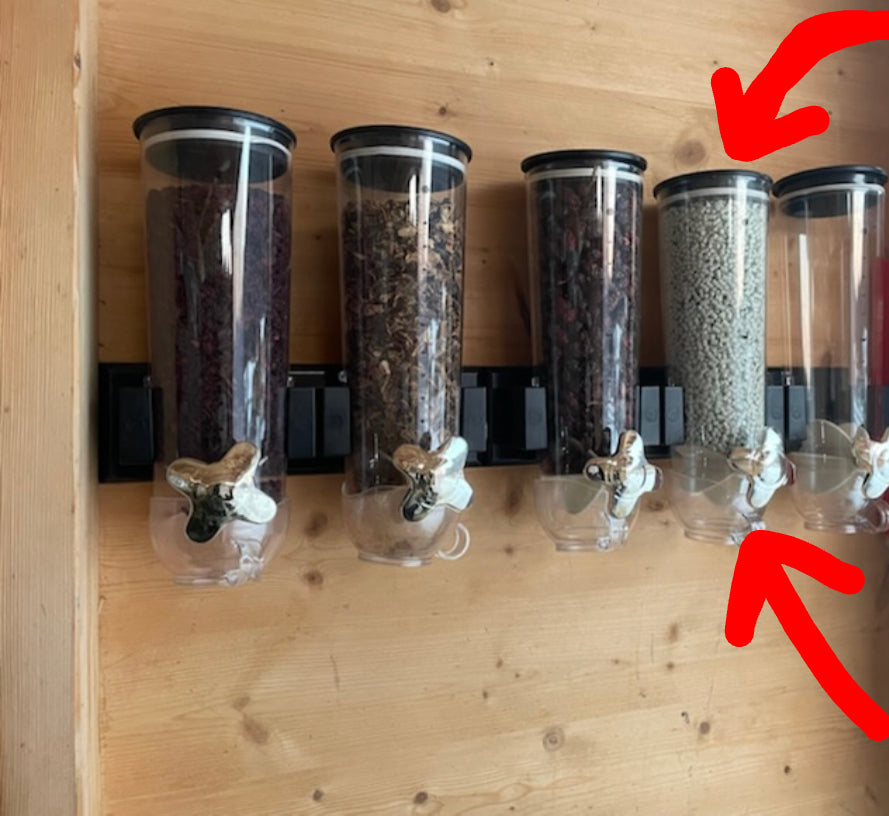 STEINKRAFT Zeolith Pellets für Pferde - Zeolith Pellets Spender im Pferdestall