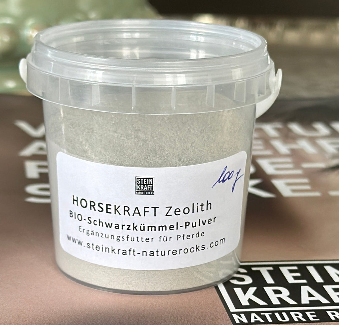 STEINKRAFT Zeolith für Pferde: BIO Schwarzkümmel Pulver mit Zeolith , ein Ergänzungsfutter für Pferde - eine Probe zum Ausprobieren, ob dein Pferde es frisst. Kleine Probe im Mini-Kübel 100g